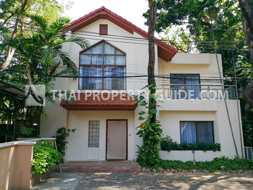 House with Shared Pool for rent in Nichada Thani